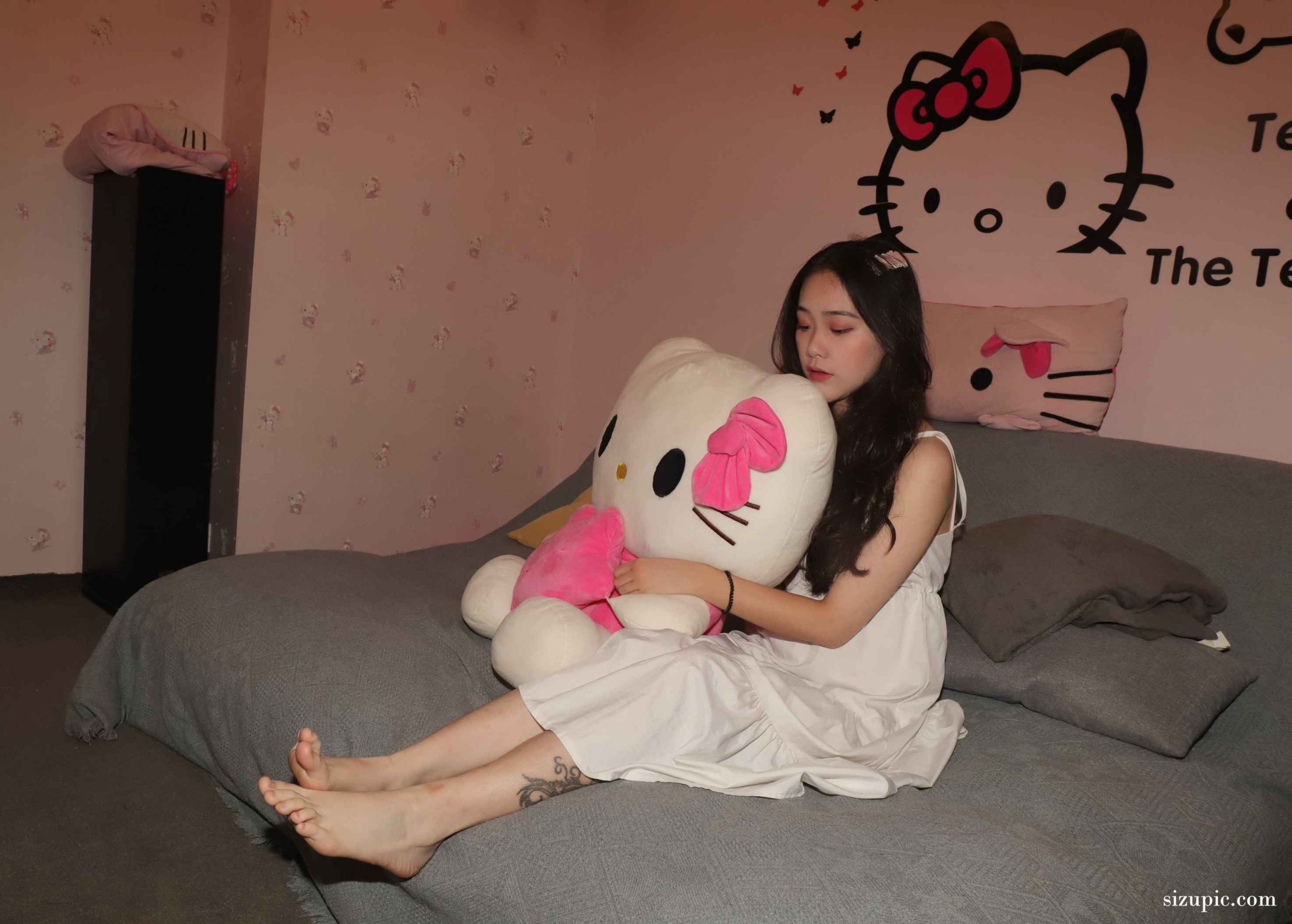 [Pary学生模拍]043 大美女琪琪回归献上38码雪白大美脚_HD绳艺资源