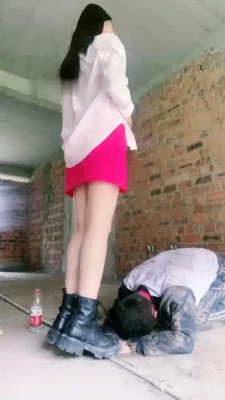 图片[6]_当前位置： 首页直播视频正文 【宸宸】双S-户外工地处刑-踩踏踢踹/舔泥土棒棒糖/钢管压手碾踩_HD绳艺资源