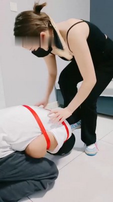 【楼遥】全体重踩/高难度挑战踢踹/耳光虐口嗨狗_HD绳艺资源