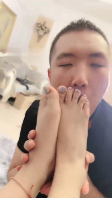 【惑心】跆拳道美女臭脚要狗命
