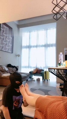 【艾莉】开发上门按摩技师舔裸足_HD绳艺资源