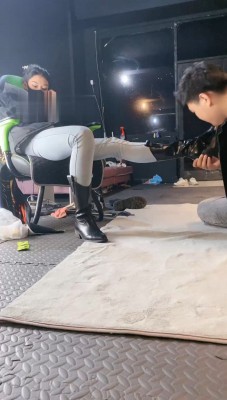 图片[6]_【冰诺】私人影院黑靴白袜虐脚垫【下】_HD绳艺资源