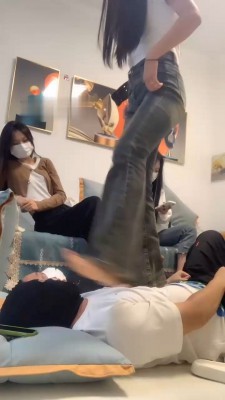 图片[8]_【精神小妹】3素人学生主-深夜裸足踩狗_HD绳艺资源