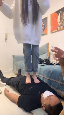 图片[10]_【精神小妹】3素人学生主-深夜裸足踩狗_HD绳艺资源