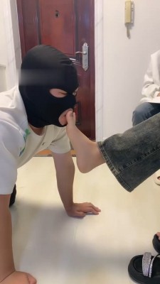 图片[12]_【精神小妹】3素人学生主-深夜裸足踩狗_HD绳艺资源