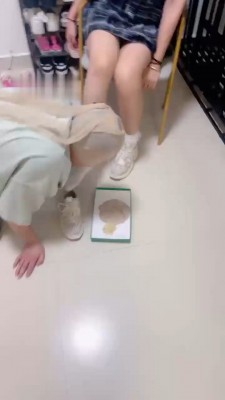 图片[5]_【雯雯】原味鞋袜脚踩喂食_HD绳艺资源