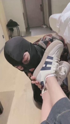 图片[2]_【尤黎】闻舔运动后的脏鞋原味白袜【完整版】_HD绳艺资源