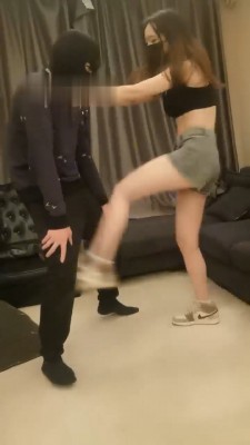 图片[8]_【文文文】长腿模特S-运动鞋白袜塞嘴爆踹暴踩_HD绳艺资源