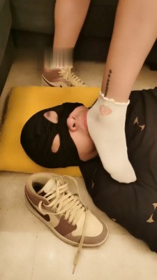 图片[11]_【文文文】长腿模特S-运动鞋白袜塞嘴爆踹暴踩_HD绳艺资源