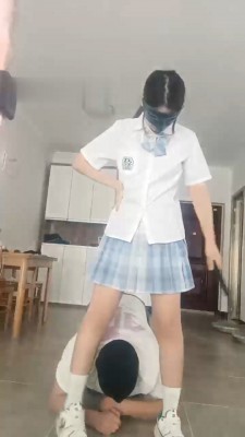 【露可】转胯/骑马骑脖子/舔脚【双视角版】_HD绳艺资源