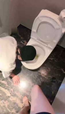 图片[6]_【琪琪大人】高跟鞋踩虐/掐脖耳光伺候/圣水淋浴_HD绳艺资源