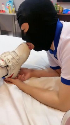 图片[3]_【精神小妹】双S挑战学长-骑马踩踏/舔鞋底深喉【双视角版】_HD绳艺资源