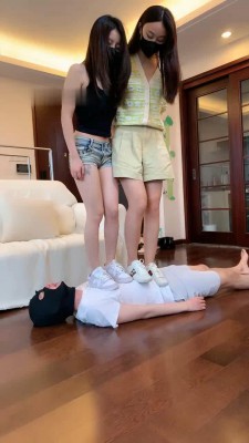 【樱女王】樱女神到酒庄买红酒发现变态 YC-221009-2