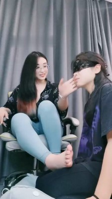 【校园女流氓】安诺羞辱贱狗清理臭鞋pov