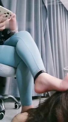 【黑丝诱惑】沐沐首次带素人闺蜜一起调教狗奴 YC-221015-2