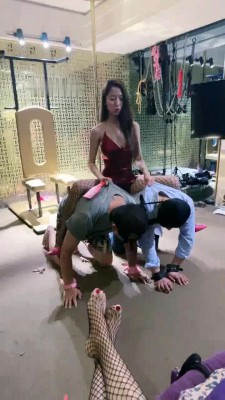 图片[6]_【双胞胎萌萌】双S白富美虐双M-手脚耳光/踩踏骑马/膝顶踢踹_HD绳艺资源