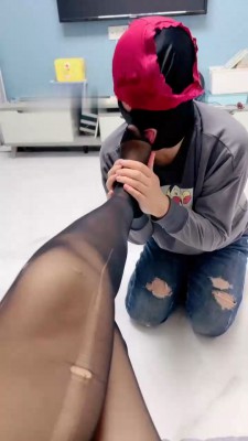 图片[2]_【伊兮夫妻】高跟靴轮流踢踹/吃口水深喉/内裤套头_HD绳艺资源