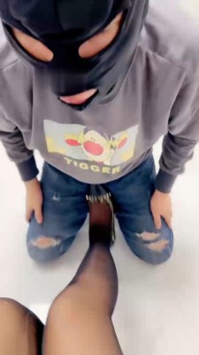 图片[10]_【伊兮夫妻】高跟靴轮流踢踹/吃口水深喉/内裤套头_HD绳艺资源