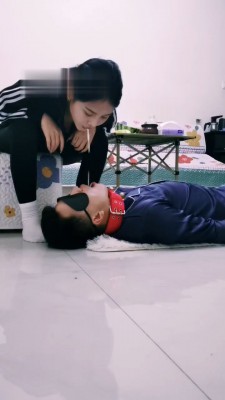 图片[4]_【徐婉琪】袜子泡圣水/耳光/内裤套头/圈养狗笼_HD绳艺资源