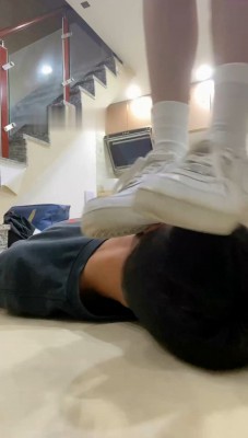 图片[4]_【香菜】女神范-白袜白鞋气味羞辱/踩脚垫/嘴洗白袜_HD绳艺资源