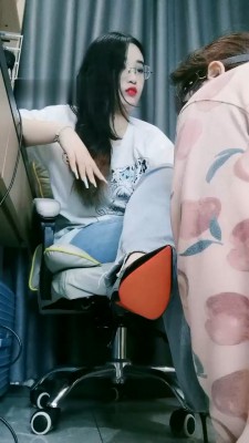 【小羊】母畜品尝原味裸足【上】_HD绳艺资源