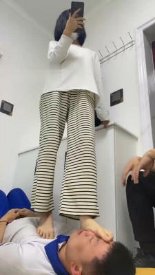 图片[5]_【精神小妹】素人学生S全体重踩踏初尝试_HD绳艺资源