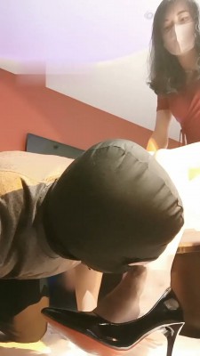 图片[2]_【米小唐】高跟美腿踩狗恋足调_HD绳艺资源