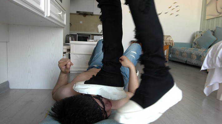 图片[15]_【艾琳S175】踩踏狗脸狗头，强迫贱狗舔鞋底，闻臭脚_HD绳艺资源