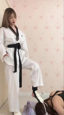 图片[12]_【初柒】女S被高中生跆拳道女教练阿焰当做女M脚靶踹脸干折_HD绳艺资源