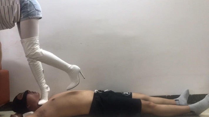 图片[3]_邻家风小鱼姐姐白丝高跟靴子全体重踩绳艺学员下集_HD绳艺资源