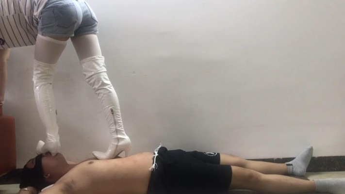 图片[6]_邻家风小鱼姐姐白丝高跟靴子全体重踩绳艺学员下集_HD绳艺资源