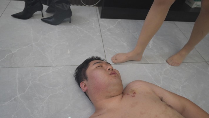 【惑心】刚运动完的臭袜深喉