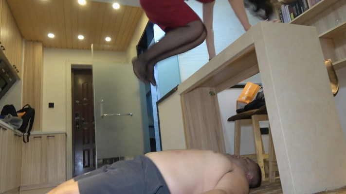 图片[17]_【周一S】红衣小姐姐踩踏肉毯_HD绳艺资源