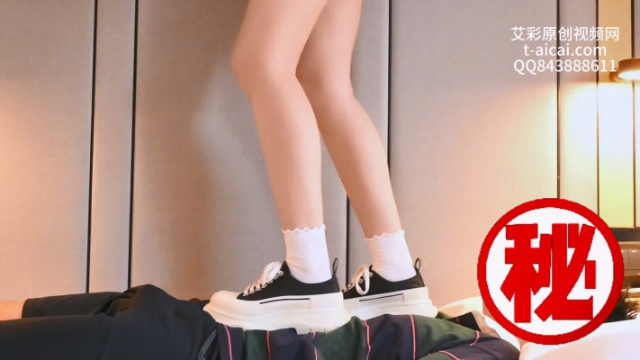 图片[2]_Alice高帮帆布鞋白袜踩毯子_HD绳艺资源