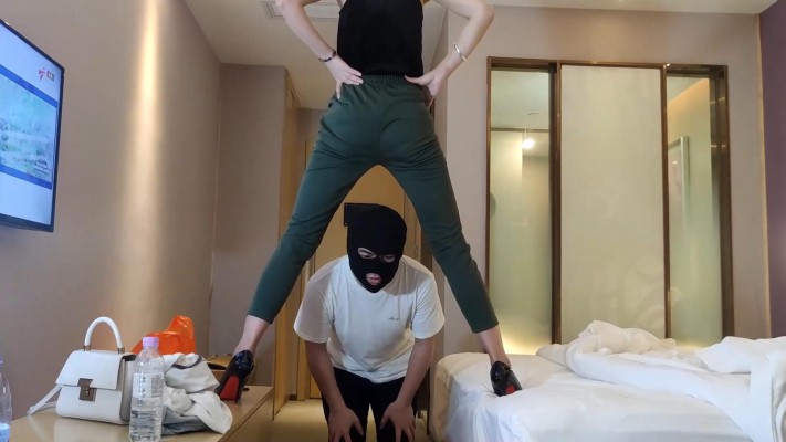 图片[4]_广州小鱼主人高跟楼道室内紧身裤高跟超羞辱钻胯_HD绳艺资源