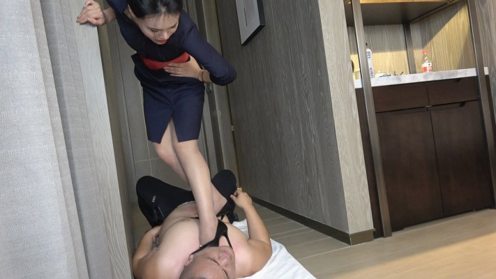 图片[2]_【明妃S】空姐高跟狠踩智障狗脖子_HD绳艺资源