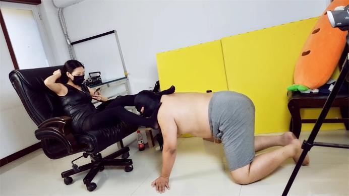 图片[6]_晓G女杀手黑丝美腿处决扭断脖子~吐血！处决 黑丝脚踩脸踩脖乘骑_HD绳艺资源