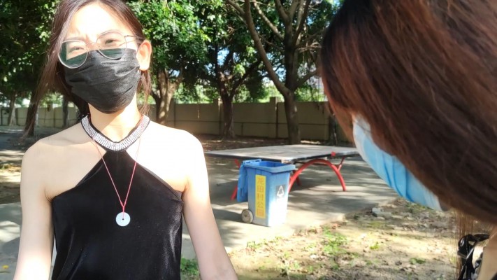 广州小鱼姐姐和婷婷主人哄骗小白弟弟闻脚舔脚,脚喂食_HD绳艺资源