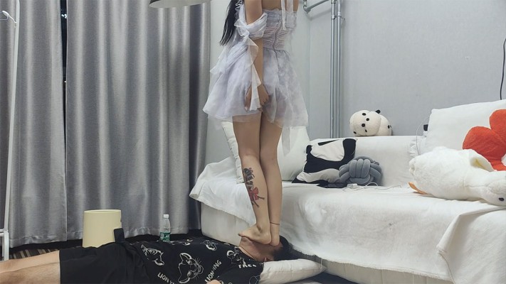 图片[10]_美少女茜茜脚耳光狂抽/全体重踩脸/脚深喉/脚虐舌_HD绳艺资源