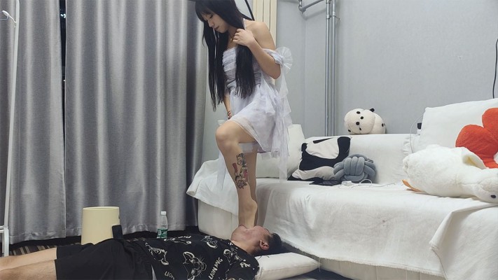 图片[11]_美少女茜茜脚耳光狂抽/全体重踩脸/脚深喉/脚虐舌_HD绳艺资源