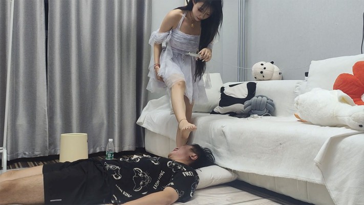 图片[12]_美少女茜茜脚耳光狂抽/全体重踩脸/脚深喉/脚虐舌_HD绳艺资源