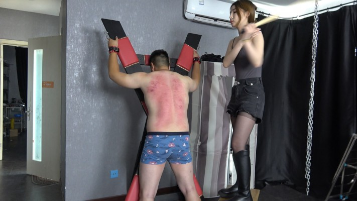 梦晨女王脏鞋底调教 YC-221115
