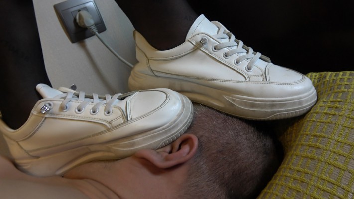 图片[16]_【锦州尤野S】白色运动鞋踩踏狗脸，踩蒙贱狗_HD绳艺资源