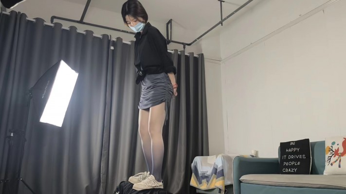 娇娇踩食物给你吃