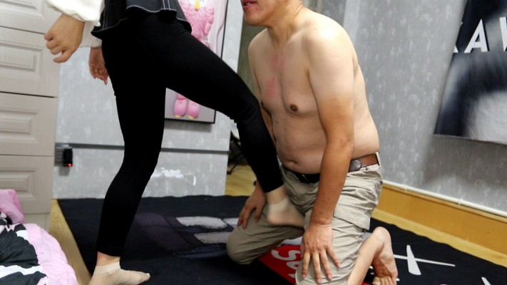 图片[2]_【阿丽塔】臭短丝踹裆 踩踏 站脸_HD绳艺资源