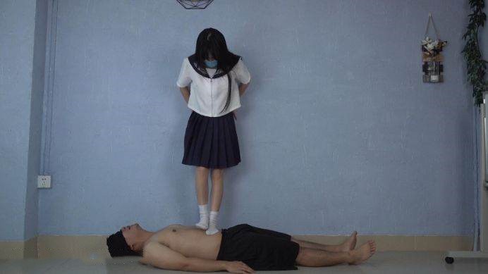 图片[5]_【南国原创】大专生宝儿S首秀，白嫩美脚玩奴，玩着玩着就兴奋的做鬼脸了！_HD绳艺资源