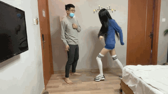 图片[2]_诗曼 活力美女房主超狠踢裆小男生_HD绳艺资源