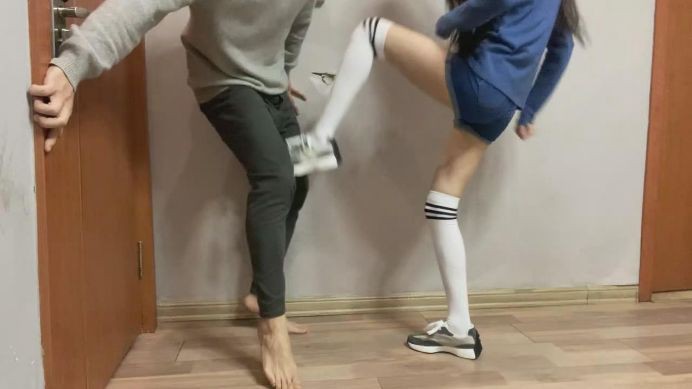 图片[19]_诗曼 活力美女房主超狠踢裆小男生_HD绳艺资源