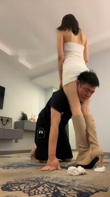 图片[9]_【艾莉】骑马转胯夹脖子/舔脚揪耳朵_HD绳艺资源