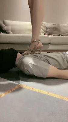 图片[9]_【樱桃大大】无底线踩踏/转胯深喉/肉丝踩脸_HD绳艺资源